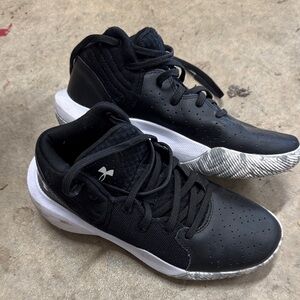 Under Armor shoes size 5y